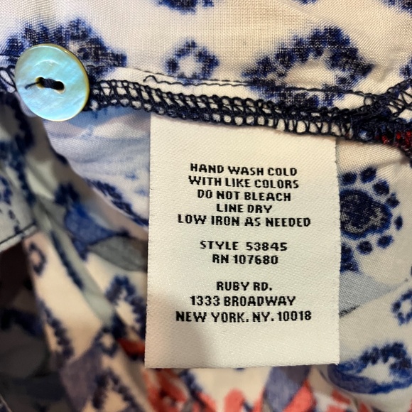 💲⬇️ Ruby Rd. Woman Floral Button-Down Blouse - Picture 7 of 7